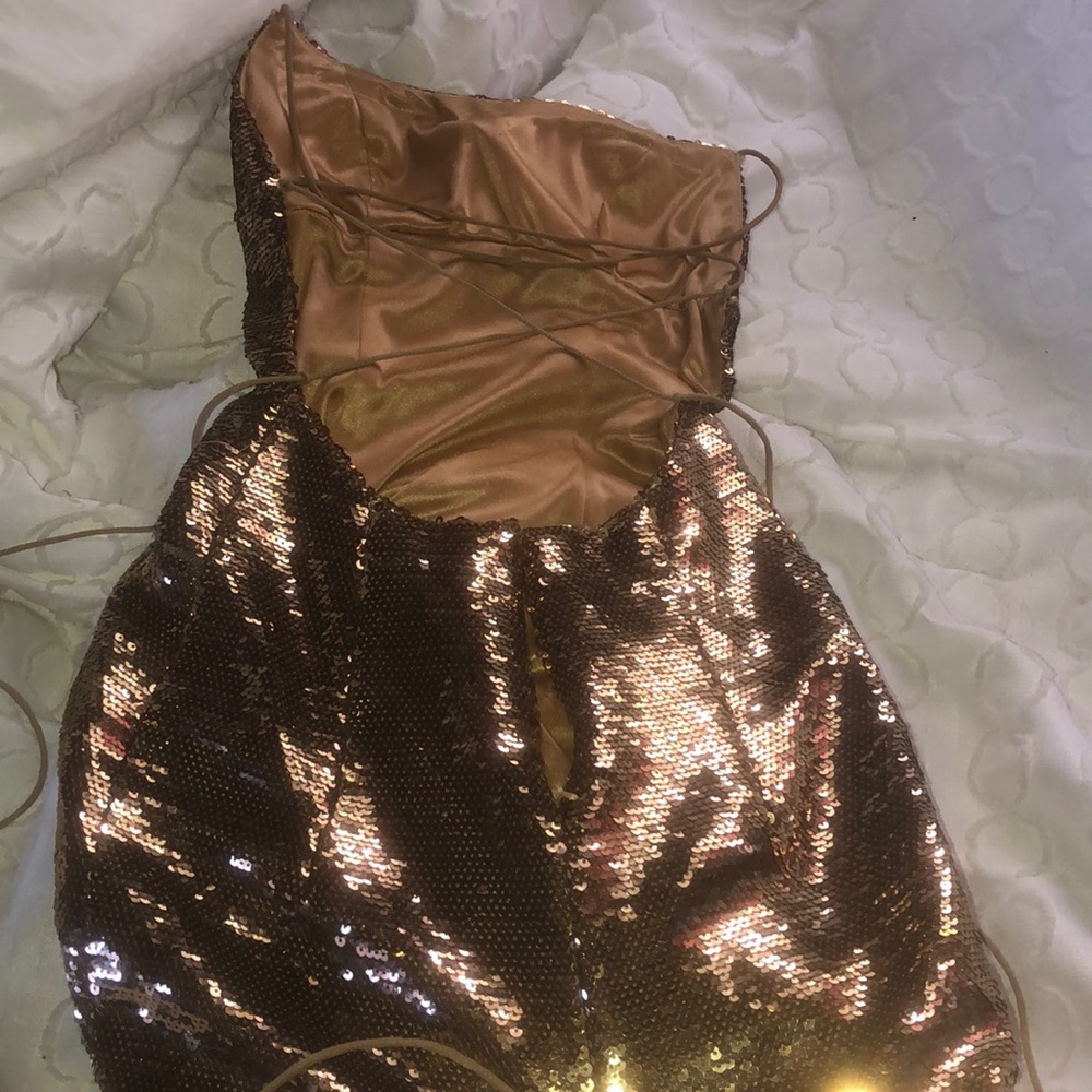 Sz 2 gold Sherri hill - Picture 4 of 5